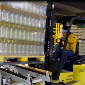 Water Production Line Glass Bottle Depalletizer Machine High Level 1500Kg 20Kw