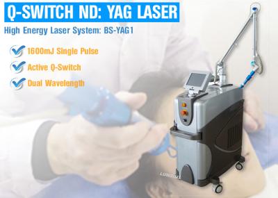Máquina comutada Q poderosa do laser do ND YAG Pico para a pigmentação com tratamento 1064 do laser