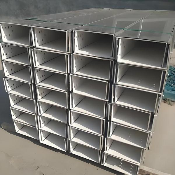 Straight Slot Type Aluminum Cable Tray For Medium Duty Cable Organization