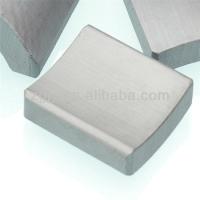 Magnético de ferrite permanente de alta resistência magnética com alta resistência a temperaturas e alta coerção