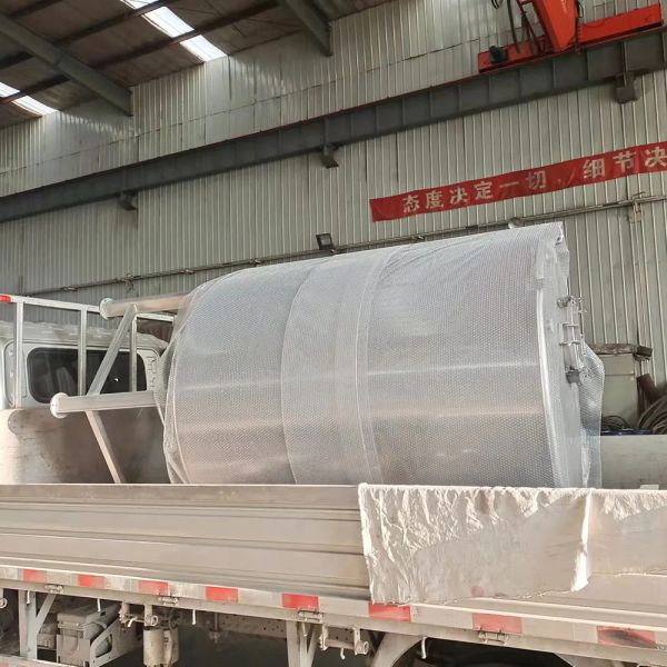 Stainless steel liquid storage tanks1000-liter containers Chemical reaction vessels Elevated buffer tanks Dairy and beer processing line material storage tanks Industrial-grade material storage equip