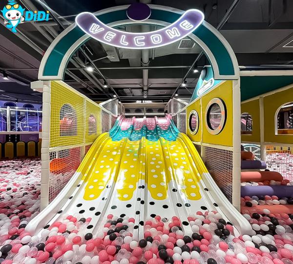 Des labyrinthes de jeux intérieurs commerciaux
