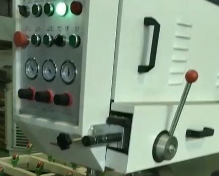 Стеклянная буровая машина с сертификацией CE напряжение 380V / 50Hz / 3 фазы автоматическая
