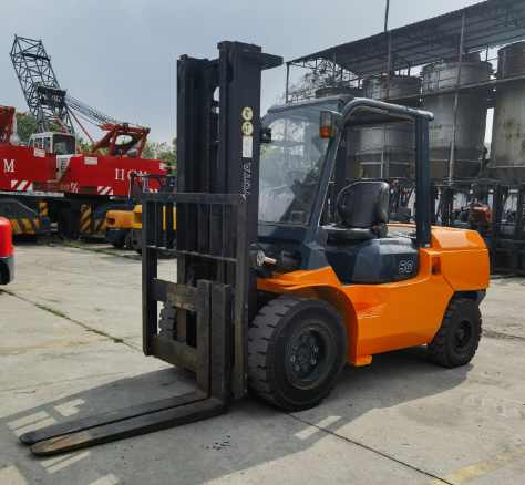 Garment Shop Must-Have 5 Ton Used Toyota Forklift with Japan Made Parts and Diesel Engine