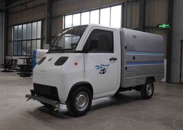 Property management company's own garbage truck for loading and unloading waste