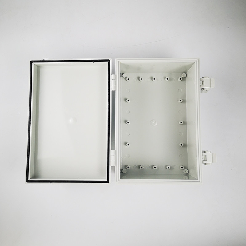 Прозрачная крышка 250x170x10mm прикрепила на петлях пластиковые приложения