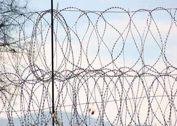 Galvanized Razor Wire with 22mm Barb for homes farms banks factories in Kenya