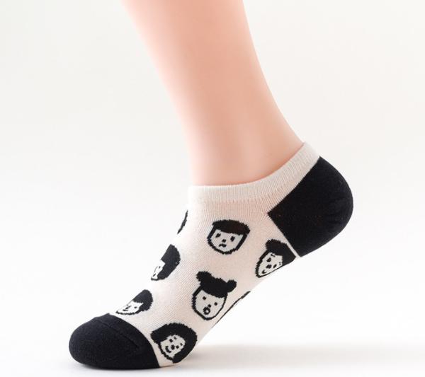 Jacquard Logo Ankle Length Socks Soft Hand Feeling Various Pattern Available Ankle Socks For Pain