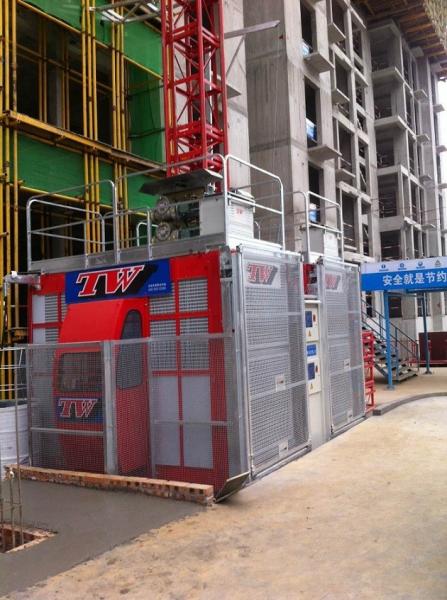 Elevador de elevação de passageiros de aço de jaula única de 55 kW para o canteiro de construção SC300
