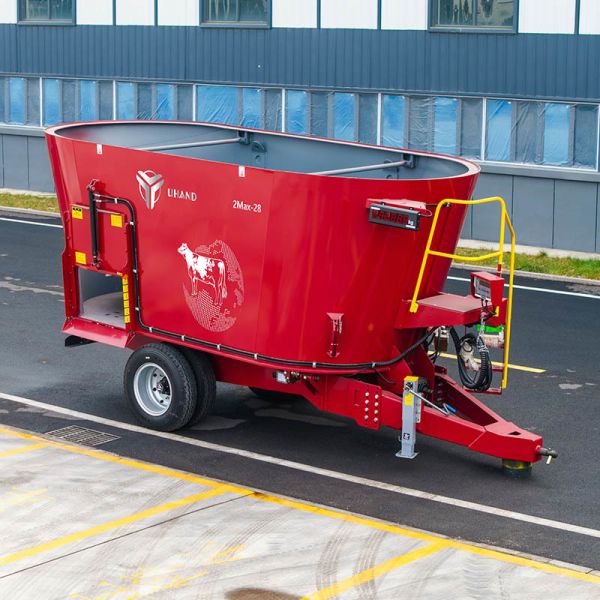 10000kg Weight TMR Mixer 20 Blades Auger Feed Wagon With High Flotation Tires