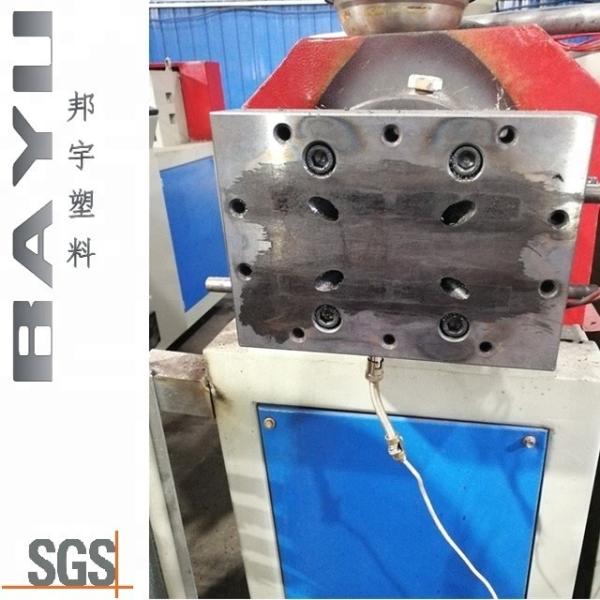 Moldagem de plástico usadas em máquinas de parafuso único para produção de tiras de isolamento térmico