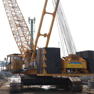 La grue à rampe 220T utilisée dans la construction de ponts joue un rôle important dans le processus de construction