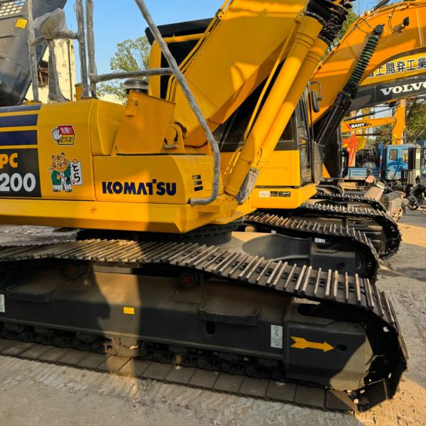 Second Hand Komatsu PC200 Excavator Original Hydraulic Pump and Cylinder for Crushing