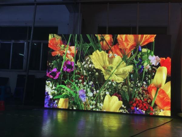 O diodo emissor de luz da fase seleciona o armário de anúncio interno RGB 3 da exposição HD P4 1920hz em 1 512x512mm armário, brilho 1500cd
