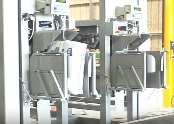 Valve Bag Type Chemical Powder Packing Machine , Powder Filling And Sealing Machine