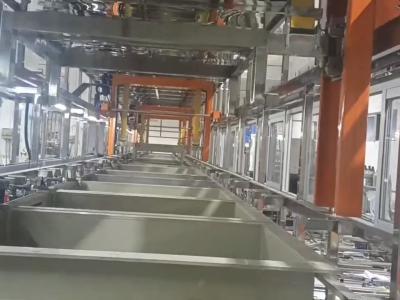 Ensemble d'oxydation anodisante de type gantry pour articles décoratifs