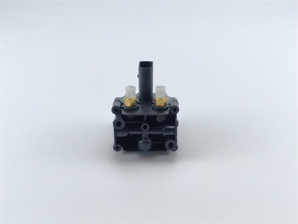 BMW X5 X6  37206789938  Air Suspension Solenoid Valve Block