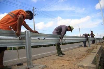 Full Automatic Control Highway Fence 2 Waves Guardrail Cold Roll Forming Machinery For Safety Protecting