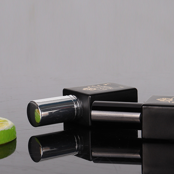 Бутылка УЛЬТРАФИОЛЕТОВОГО стекла масла маникюра изготовителей бутылки стекла геля косметическая с щеткой