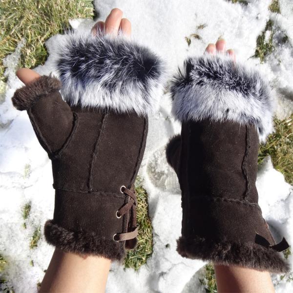 Wholesale sheepskin leather snow mitten gloves in winter
