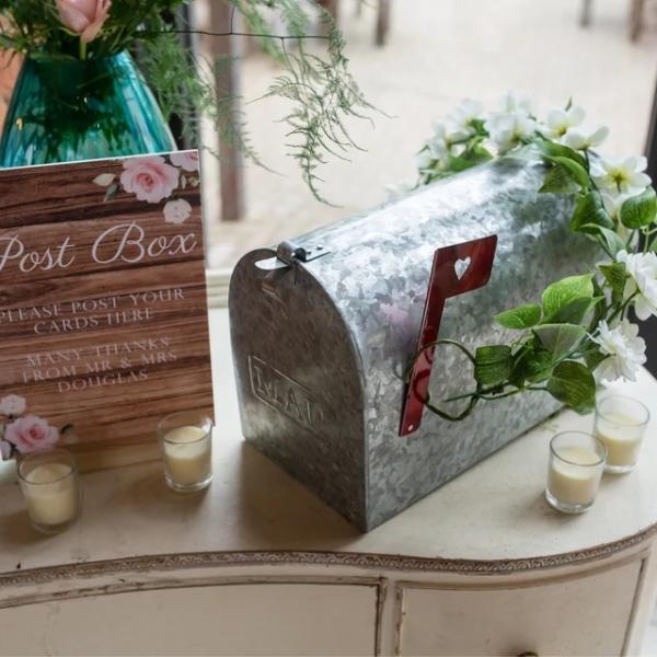 Настроенный логотип Американский стиль свадьба почтовый ящик почтовый ящик карточки ящик металлический с красным флагом сердца