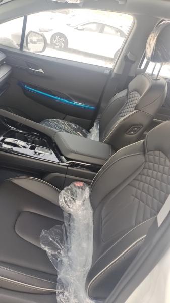 Hyundai CUSTO Korean Gasoline Car 2023 New Model Luxury Top Version