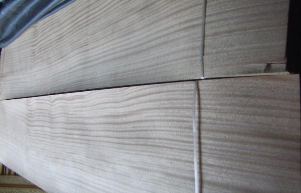 0.45 mm Sapelli Quarter Cut Veneer With Vivid Straight Line Grain