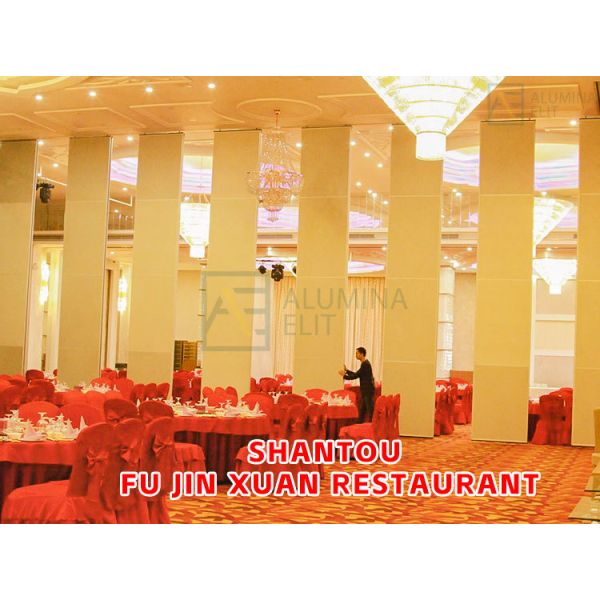 Shantou Fu Jin Xuan Restaurant：Soundproof Sliding Movable Partition Wall with 68CM Thickness 800N Sealing Power and 40N/m Magnetic Attraction