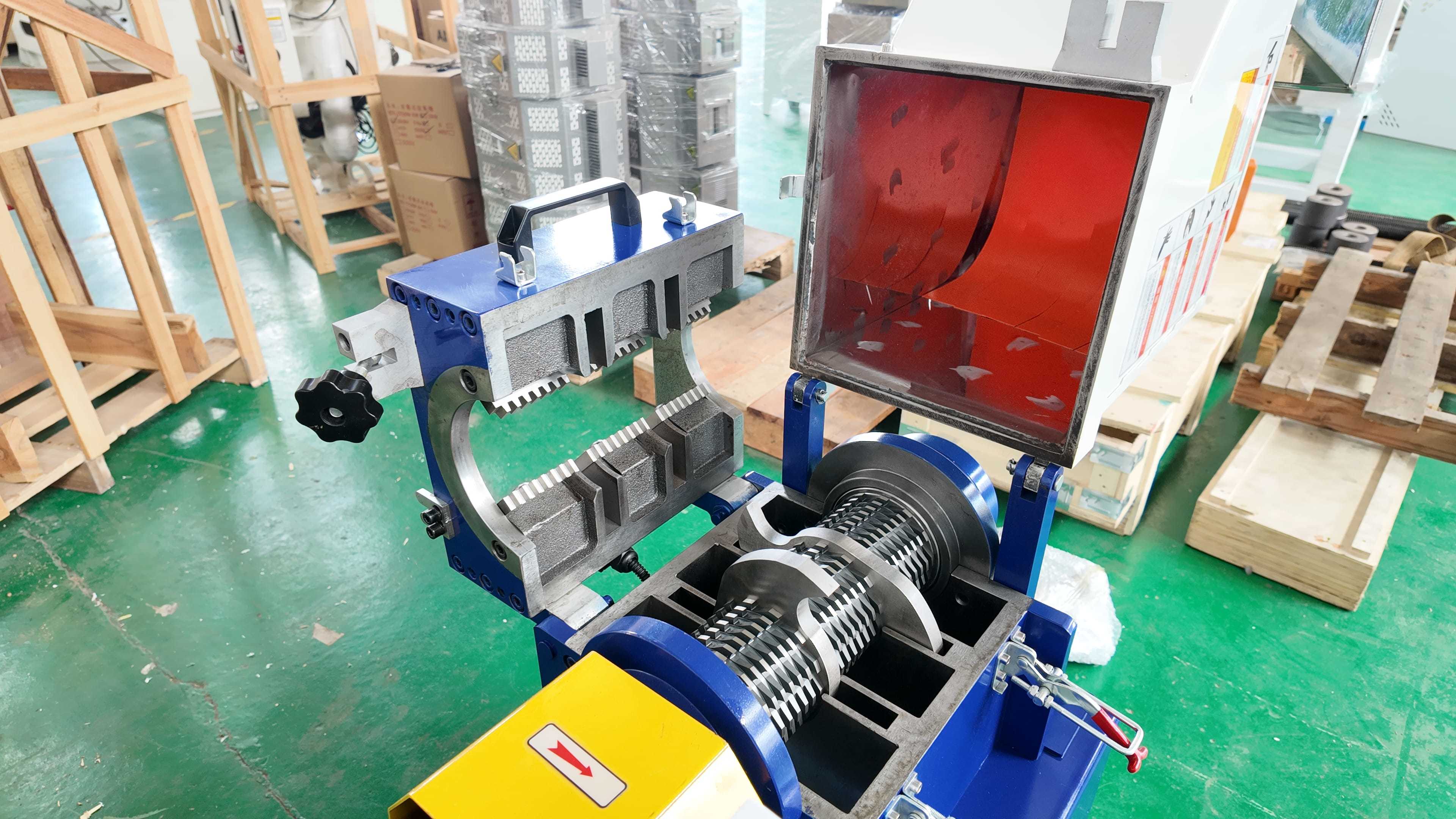 Injection Waste Online Crushing Machine Low Speed Silence Crusher