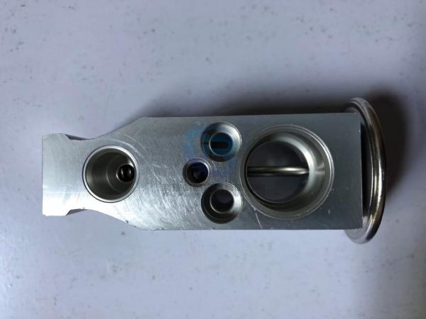 SK350-8 Excavator Wear Parts YN20M00107S021 Air Conditioning Expansion Valve