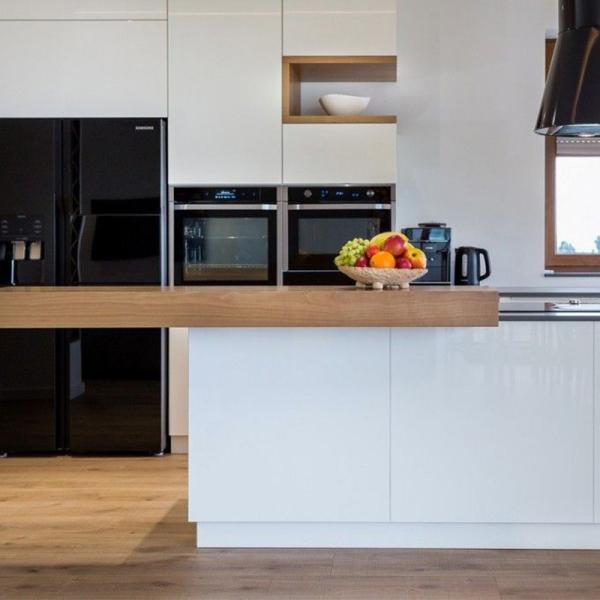 Modular Kitchen Cabinet with Quartz Stone Countertop and Lacquer Plywood Glossy Finish