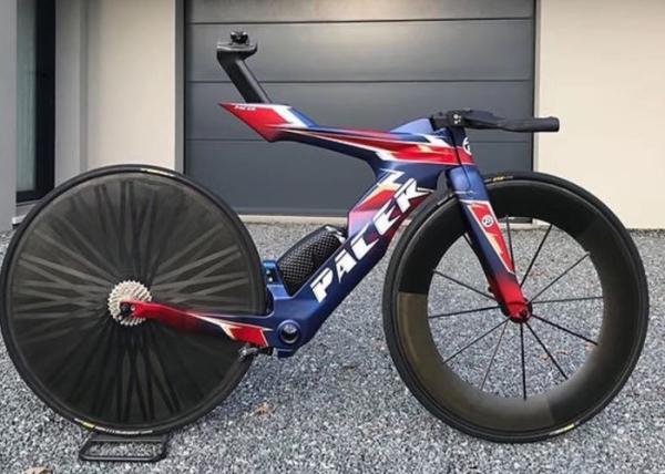 Fácil autoadesivo dos decalques exteriores superiores da roda de bicicleta cortar
