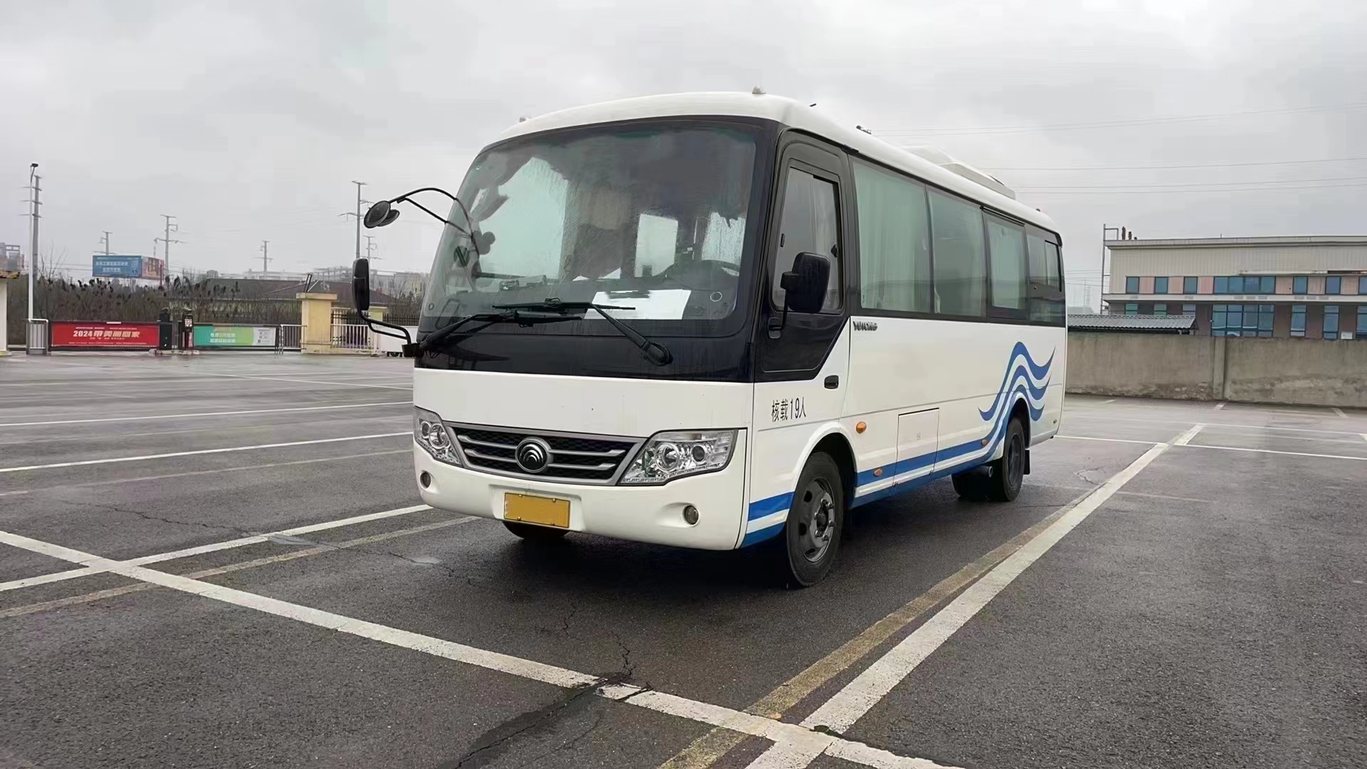 Подержанный автобус Ютун 6115 Ютун Подержанный автобус 46 мест Подержанный автобус И автобус Ютун
