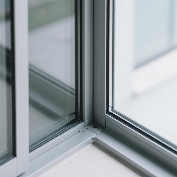 Ventanas y Puertas Correderas de Aluminio Resistentes a la Intemperie - Eficientes Energéticamente, Duraderas para Espacios Residenciales y Urbanos
