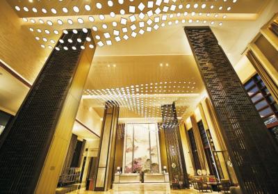 Customized Smart Elegant Extra Large Chandeliers Contemporary Wave Led Chandelier