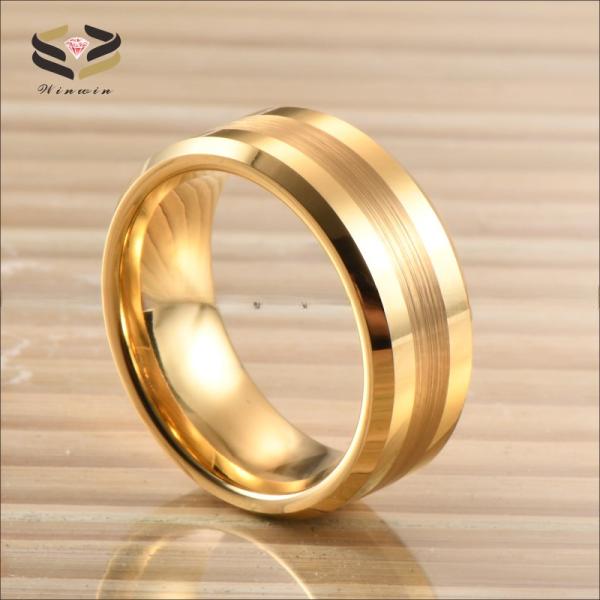 Anneau de mariage en carbure de tungstène pour homme avec centre brossé de 8 mm et bords en doré poli 18K