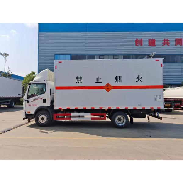 Véhicules antidéflagrants pour liquides inflammables rectangulaires 4 * 2 neufs ou d'occasion du groupe China National Heavy Duty Truck Group à vendre