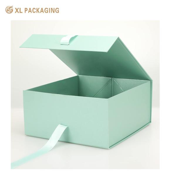Custom Foldable Magnetic Closure Gift Box with Eco-friendly Durable Greyboard Construction and Customizable Size