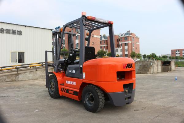 Four Wheel Diesel Powered Industrial Lift Truck With Container Mast 3.5 Ton