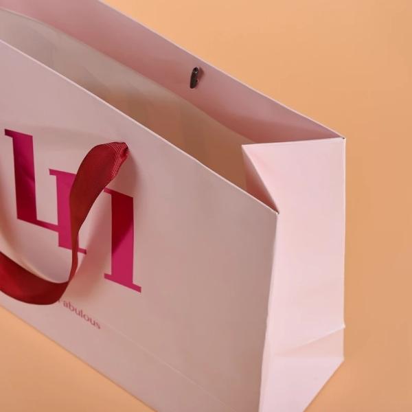 Custom Clothing Packaging Black Kraft Paper Bag with Logo and Recyclable Handle Types