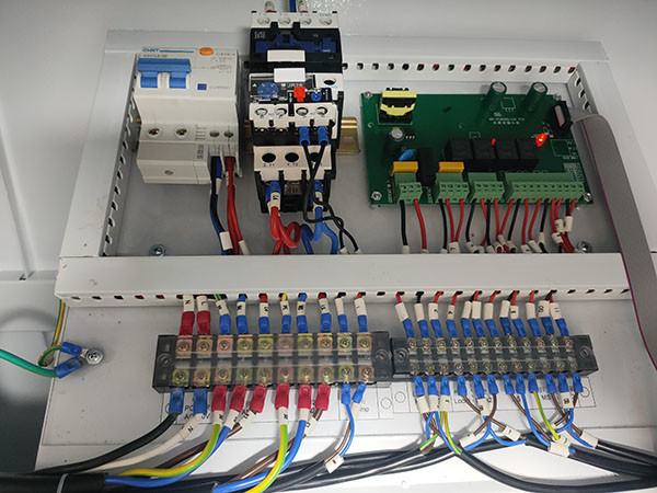 Одиночные двери качания лист очищают ливень воздуха комнаты для один дуть стороны человека 2