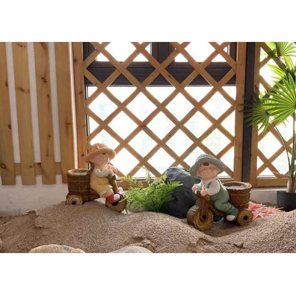 На открытом воздухе статуя сада окиси магния ваяет небольших детей ехать статуя