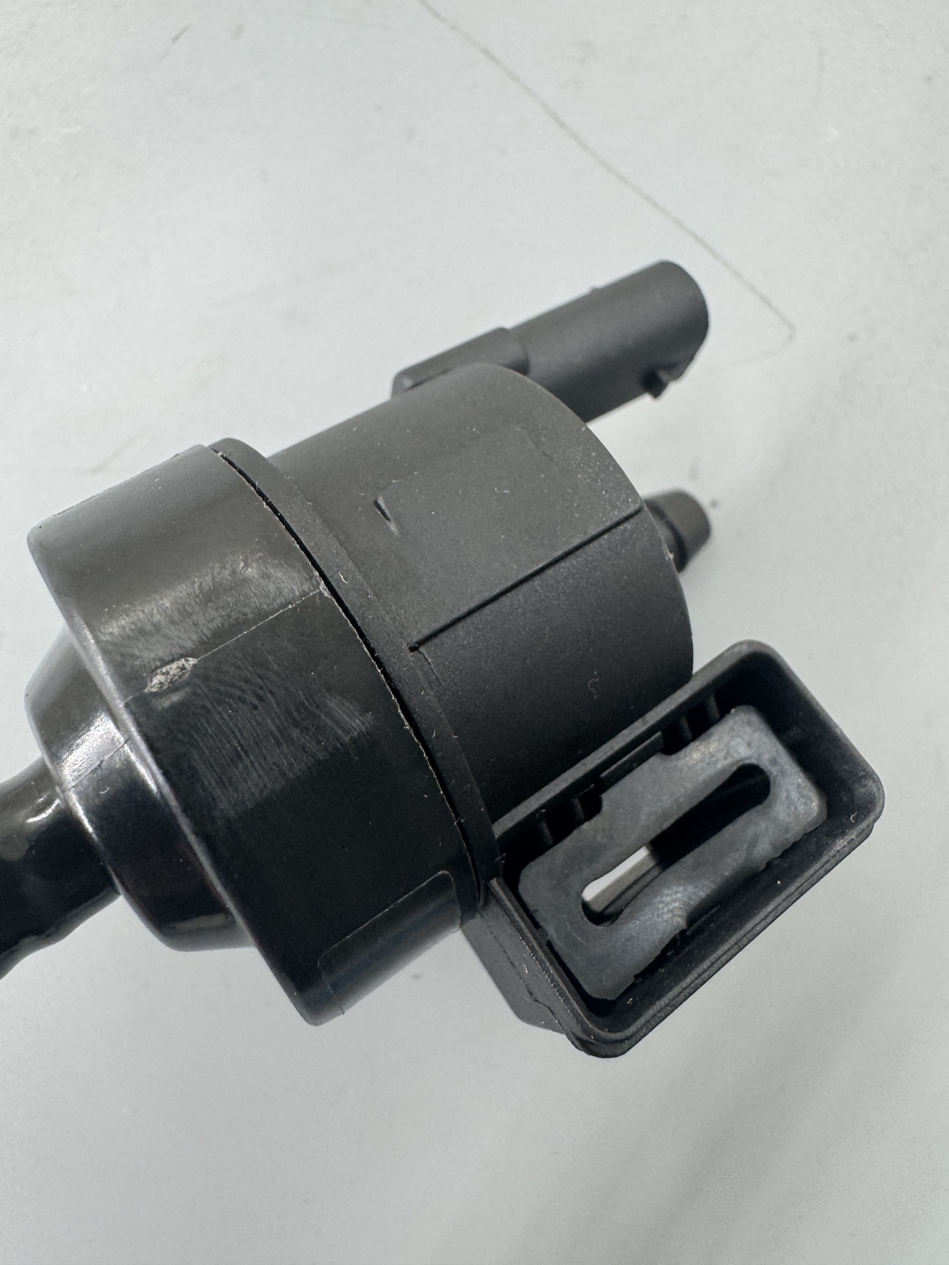 Best-selling carbon tube electromagnetic valve - with pipe 06H 133 781 CK for A4