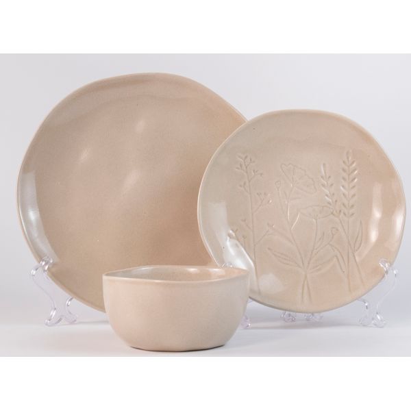 Dinnerware set