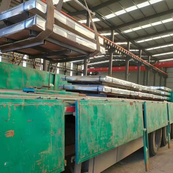 Zinque a bobina de aço galvanizada revestida Z30-Z275 lubrificou o tratamento de superfície