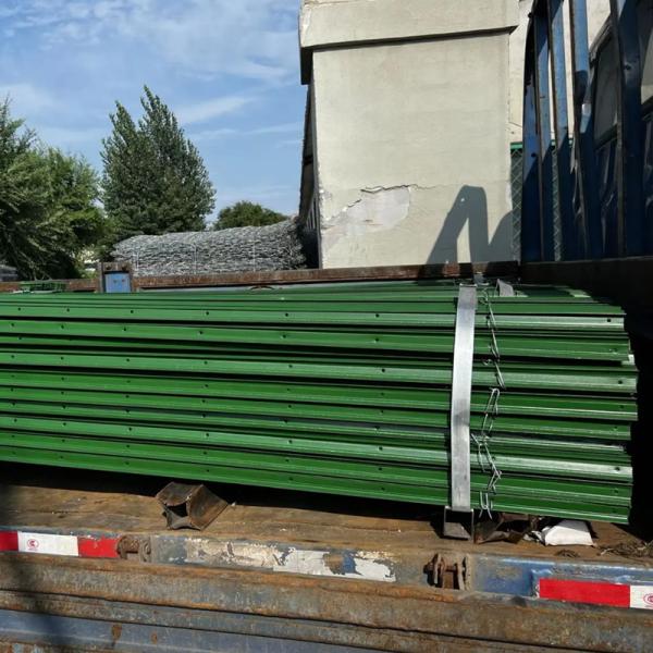 Non Painted Green Painted Galvanised Y Post Star Picket 1.33lbs/ft Weight