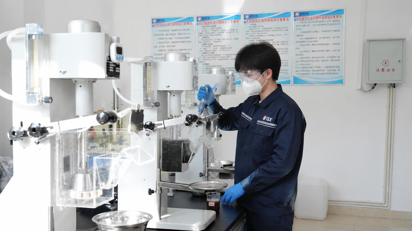 High Efficiency Small Disc Vacuum Filter for Continuous Filtering and Solid-Liquid Separation in Labs