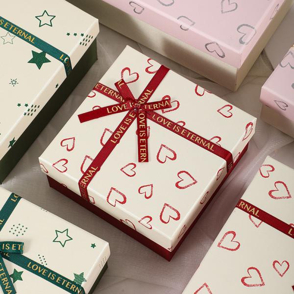 Boîte cadeau carrée imprimée sur mesure avec nœud pour la Saint-Valentin