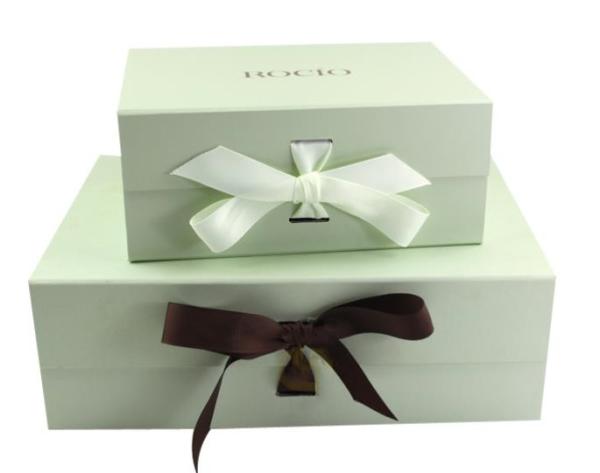 PSD 200g Foldable Cardboard Gift Boxes Printed Ribbon Magnetic Thickness 1.5mm
