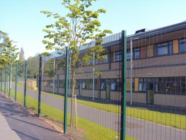 CE Hot Galvanized Black Iron 2.4m Height Anti Climb Fencing For Security